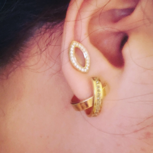 Earings 14k solid gold with real diamonds Pawnable at any pawnshops. - Picture 4 of 4